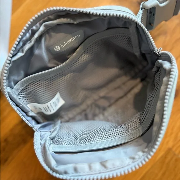 Lululemon Everywhere Belt Bag Mini - Picture 2 of 2
